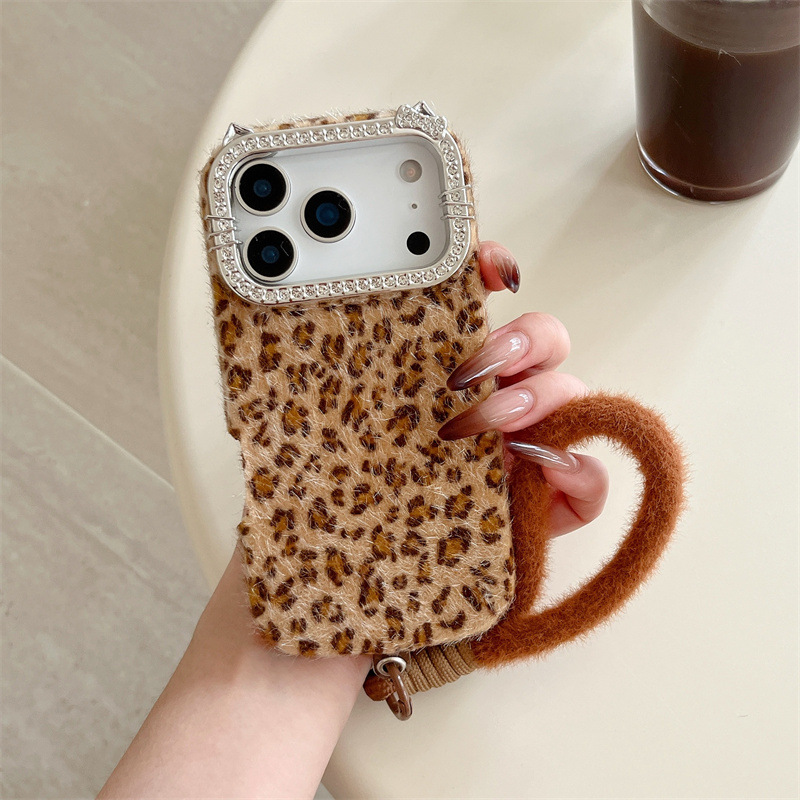 Phone Cases 13 - เคสโทรศัพท์มือถือหรูหราลายเสือดาวประดับเพชรพร้อมสายคล้อง สำหรับ iPhone 1716 15 14